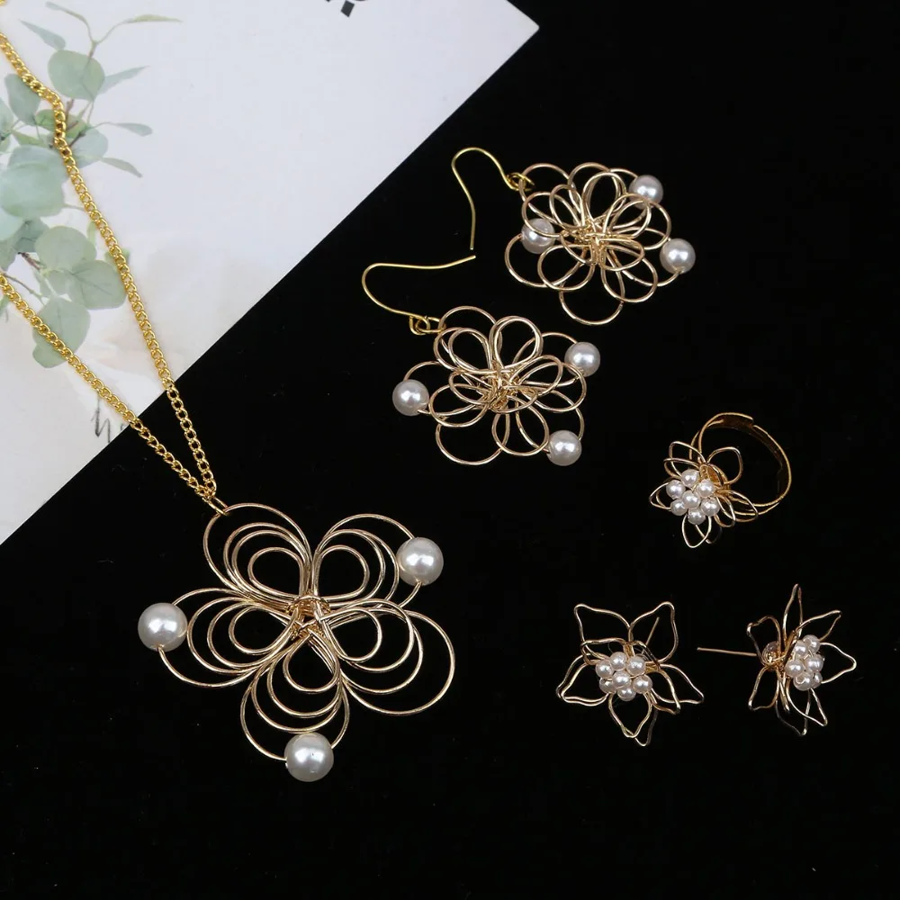 

2pcs Gold Wire Openwork Pearl Flower Beads Pendant Charms Spacers For Jewelry Making DIY Handmade Earrings Necklaces Accessories