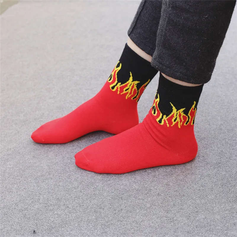 1 Pair Unisex Fashion Hip Hop Red Flame Pattern Crew Socks Men Lifelike