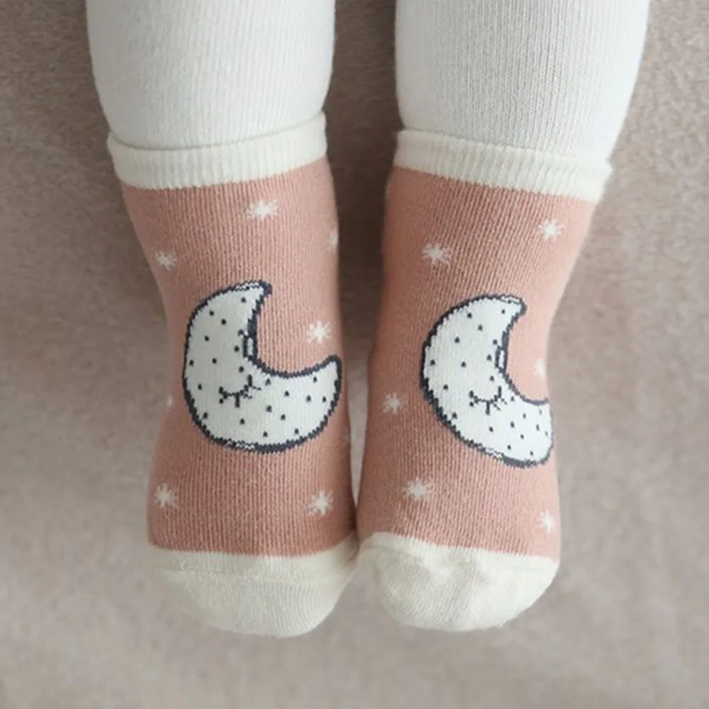 Детские ассиметричные Нескользящие хлопковые носки с милым рисунком для малышей; сезон осень-зима-весна - Цвет: Pink moon