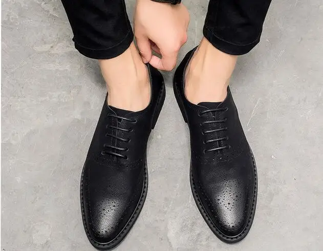 Respirável chocolate Pequenos Sapatos Casuais Brogue De Oco Esculpido Dos Couro Britânico Homens Juventude Preto Aumentar Tendência SZ4q4tOw