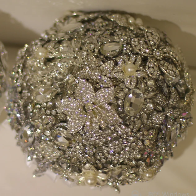 9 inch custom bridal bouquet Luxurious atmosphere brooch bouquet wedding bouquet gemstones Full diamond surrounded handle