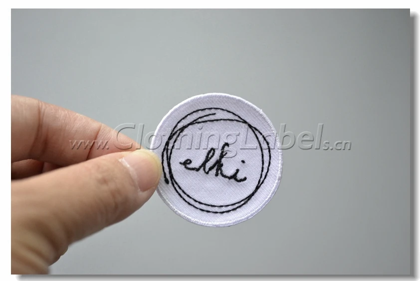 

Custom 3D reflective embroidery labels, iron on label, twill fabric.