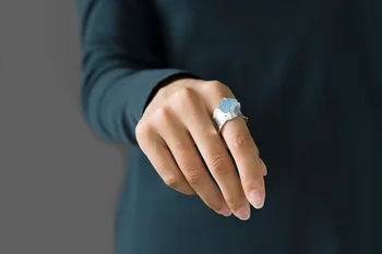

Acecare Initial skirt ring inlaid with sea blue olivine original women's personality ring