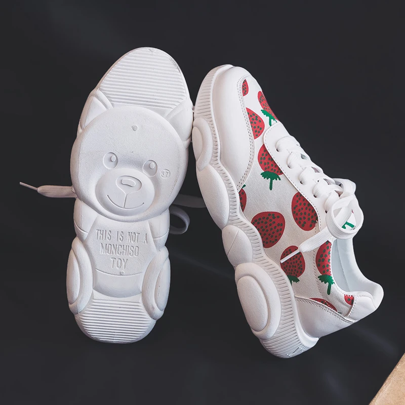 Новинка года; обувь с клубничным покрытием; обувь с мишками в Корейском стиле; обувь из парусины; белые кроссовки