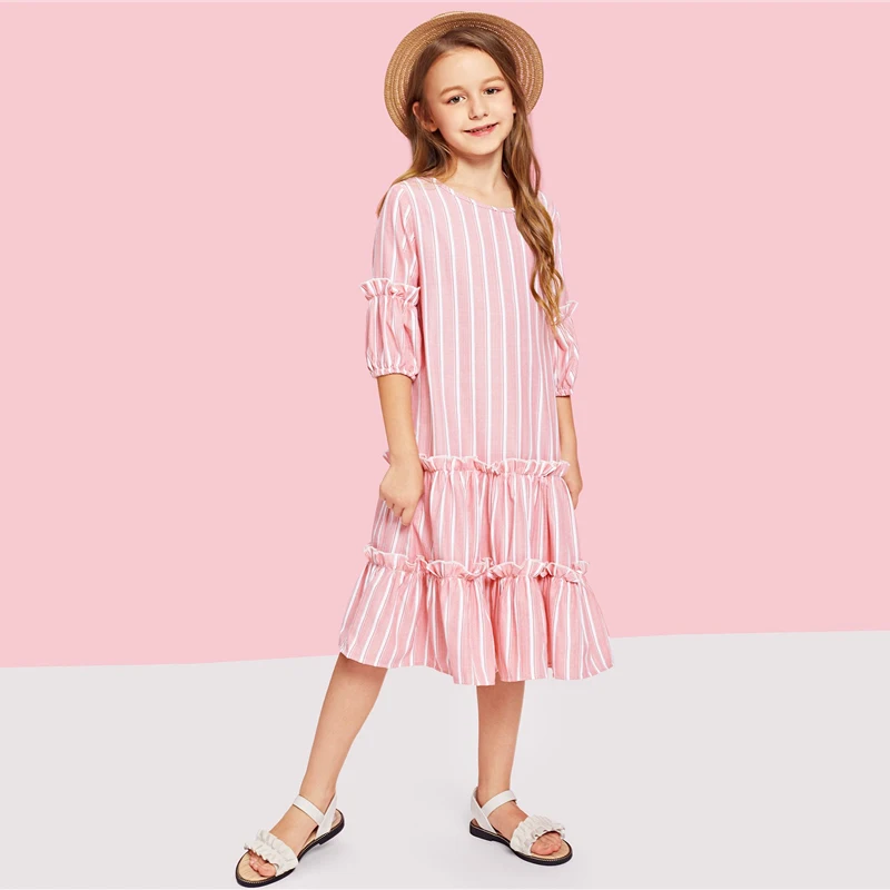 SHEIN/элегантное розовое платье для девочек с рукавами-фонариками и многослойной оборкой в полоску на пуговицах; коллекция года; милое летнее повседневное детское платье трапециевидной формы