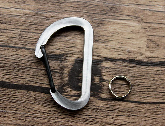 

2018 Titanium Outdoor Linked Fast Hanging Carabiner EDC Flashlight Buckle Tools Can Load 30kg Weight