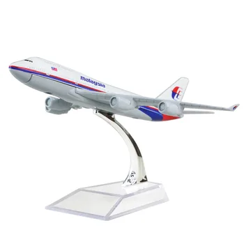

Malaysia Airlines Boeing 747 16cm airplane models child Birthday gift plane models toys Free Shipping