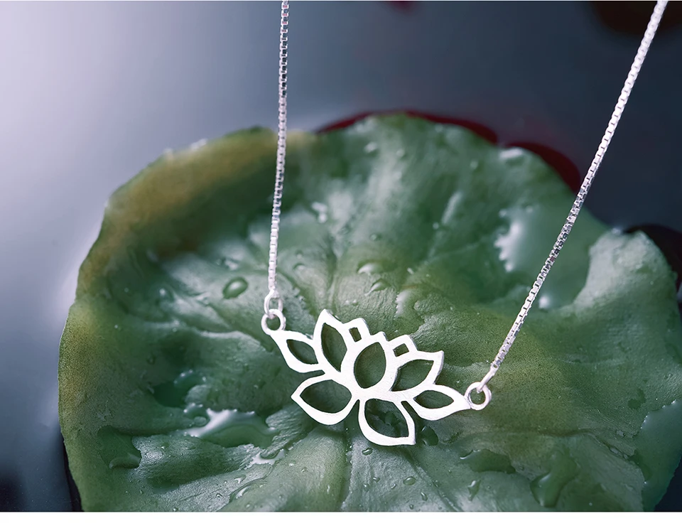 LFJF0022-Hollow-Out-Lotus-Necklace_09