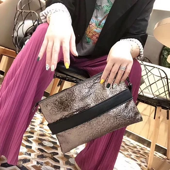 

Women PU Pillow Silver Shoulder Bag Envelope Patchwork Crossbody Bag Female Fashion Square Metal Day Clutch Casual Square Purse