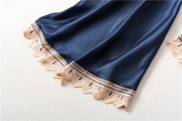 10432001430_374677150