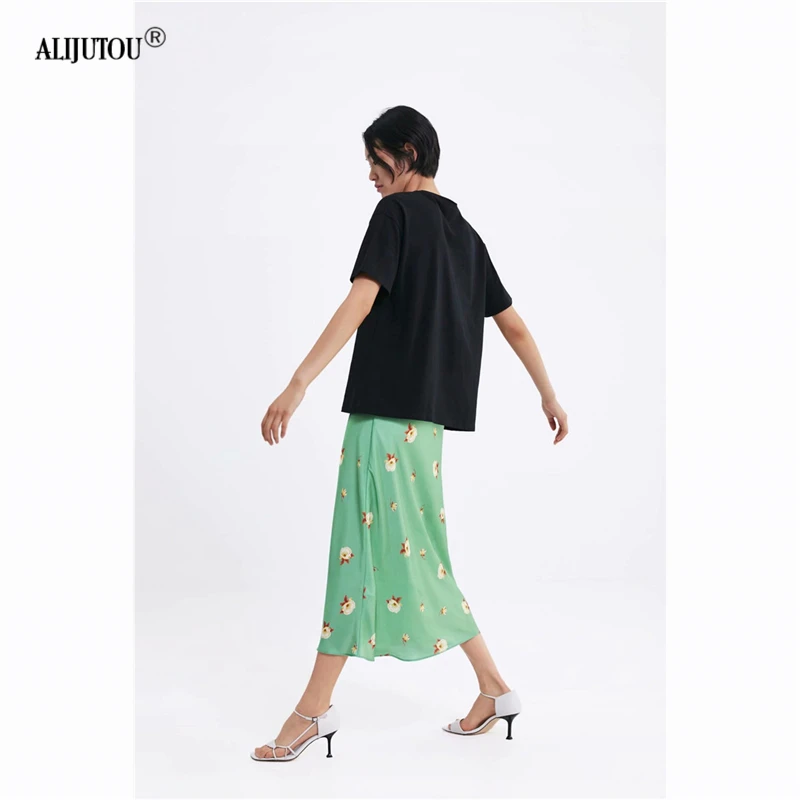 2019 Fashion Bugs Bunny Print Female T-shirt White Cotton Women tee Summer Casual Harajuku T Shirt Femme Warner Bros Top Zaraing
