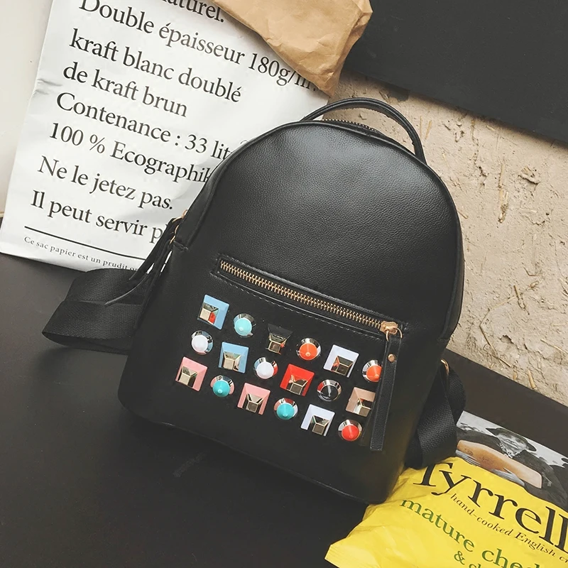 Hot Fashion Rivets Backpacks European and Ameriersion Pu Leather Female Leisure Backpack Cool Rivet Travel Backpacks