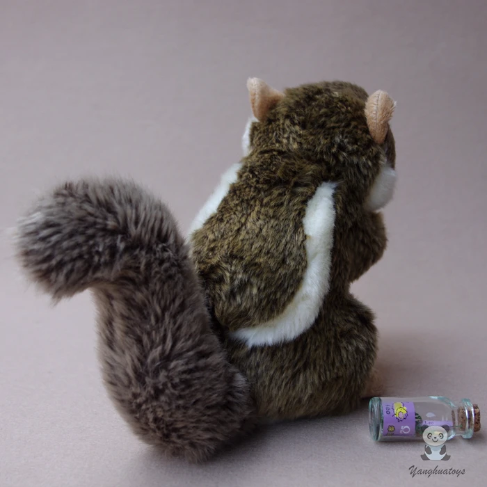 Прекрасный плюшевый держать сосновые орехи Chipmunk кукла игрушка искусственные игрушки, животные Дети Рождественский подарок