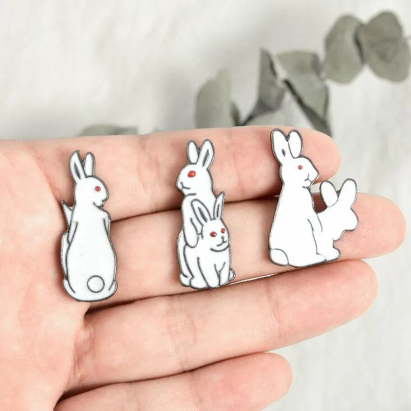 

High Quality White Rabbit Brooch Badge Evil Animal Bunny Button Metal Buckle Needle Clothes Denim Jacket Pin Collar Lapel Gift