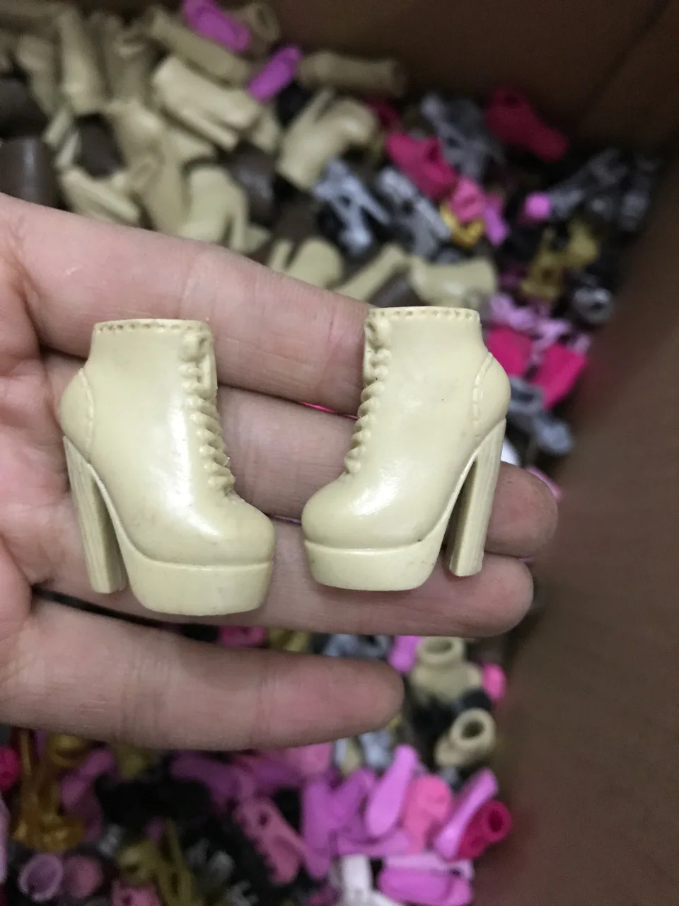 

30Pairs/Lot Color Random Fashion Fixed Styles Doll Shoes Bandage Bow High Heel Sandals for Princess Dolls Accessories Toy Shoes