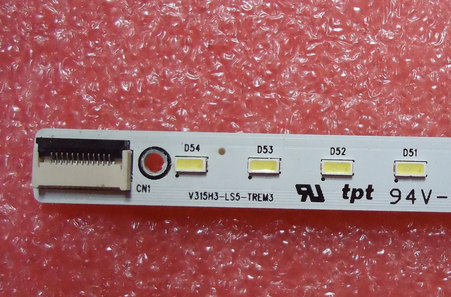 

FOR TCL  L32P7200-3D Article lamp  V315H3-LS5-TREM3 1piece=54LED 403MM