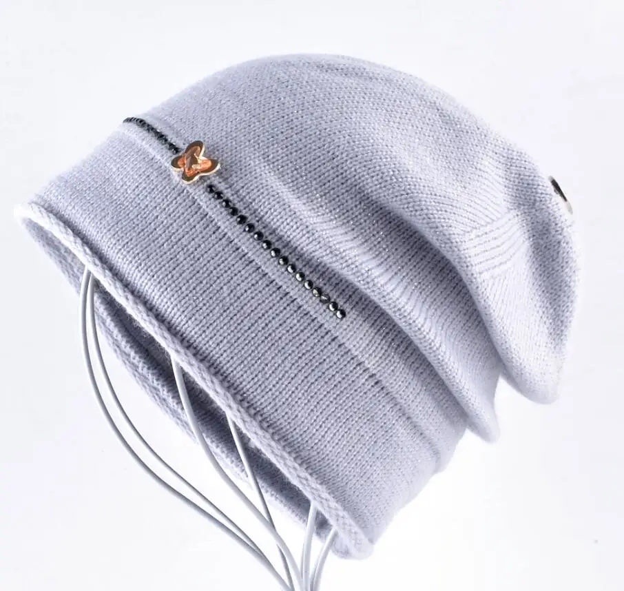 Капот шапка бини женская зимняя для осень зима стразами и металлическими элементами в виде бабочки вязаные шапки Для женщин на открытом воздухе Повседневное вязаные шапки - Цвет: Gray