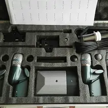 В коробке BETADMK7-XLR барабанный микрофон комплект с чемоданом 7 барабанных микрофонов с 2 шт 98D/S 4 шт 56A и 1 шт 91A