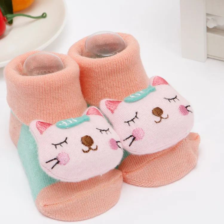 Meias dos Desenhos Animados do Bebê Recém-nascido para Meninos e Meninas Meias com Solas de Borracha Criança Infantil Antiderrapante Algodão Animal Meias 4 Pares - Lote 8 High Quality Mamãe e Bebê