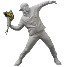Flower Bomber Full-Length Portrait Street Art Throwing Flowers People Statue Decoration Action Figure Toy X1848