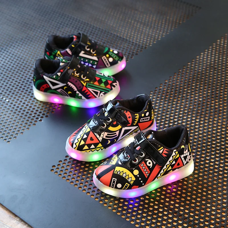Children LED Shoes 2017 New Toddler Spring Luminous Printed Kids casual shoes for Baby girls Boys led Shoes with lights EU 21~30
