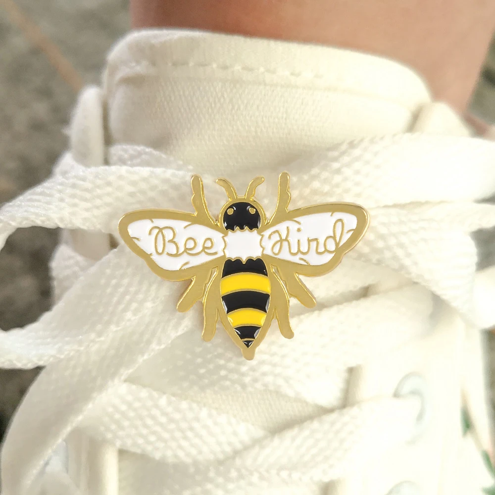 Miele-del-fumetto-bee-Smalto-Spille-Cute-Bee-Tipo-Insetto-Spilla-Animale-Fibbia-Colletto-Della-Camicia