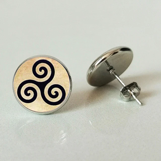 

Ex-factory Teen Wolf Stud earring Triskele Triskelion Allison Argent Stud earring and Glass Stud earring.