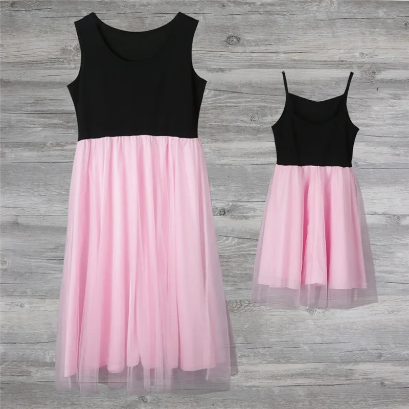 Платья-пачки для мамы и дочки розовое платье с открытой спиной для маленьких девочек летние платья с цветочным принтом для родителей одинаковые комплекты для семьи