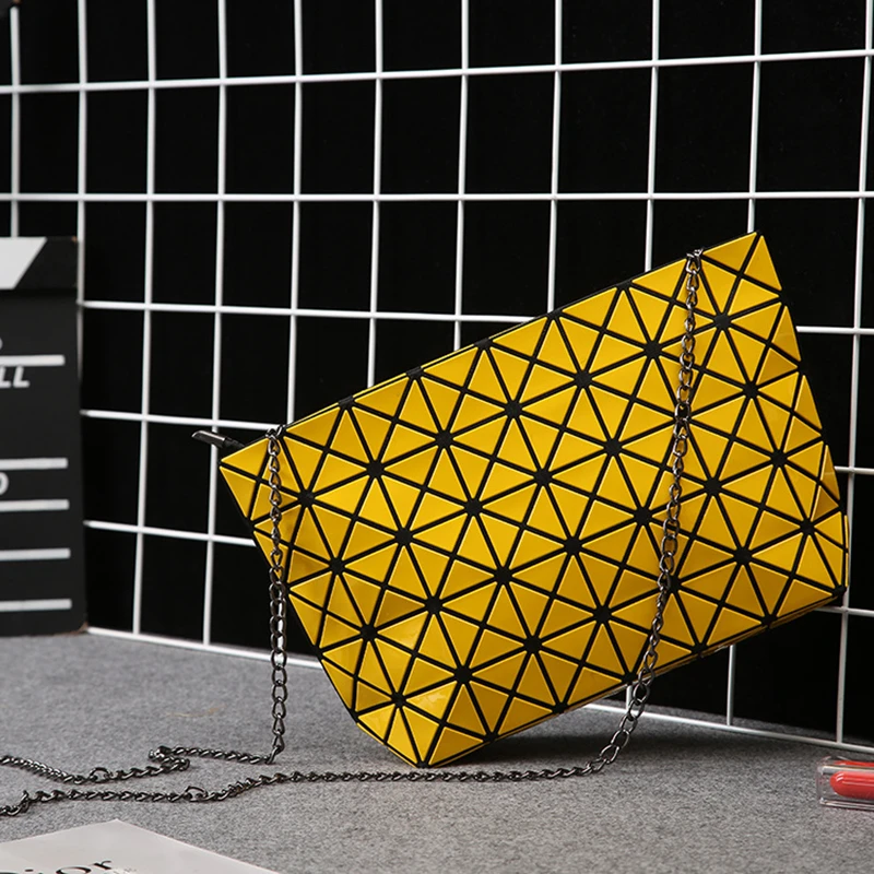 

Bags For Women 2019 Spring Japanese Style Lingge Chain Bag Cross Section Paint Zipper Ladies Shoulder Bag PVC fashion handbag