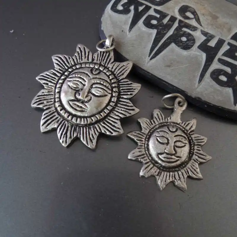 

TBP413 Tibetan Amulet Sun God Pendant Big and Small Tibet jewellry Supplier