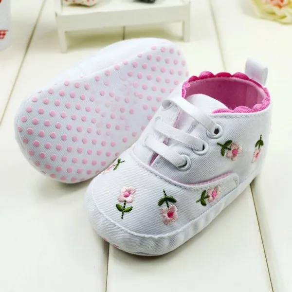 Мягкие хлопковые белые туфли для маленьких девочек с вышитыми цветами