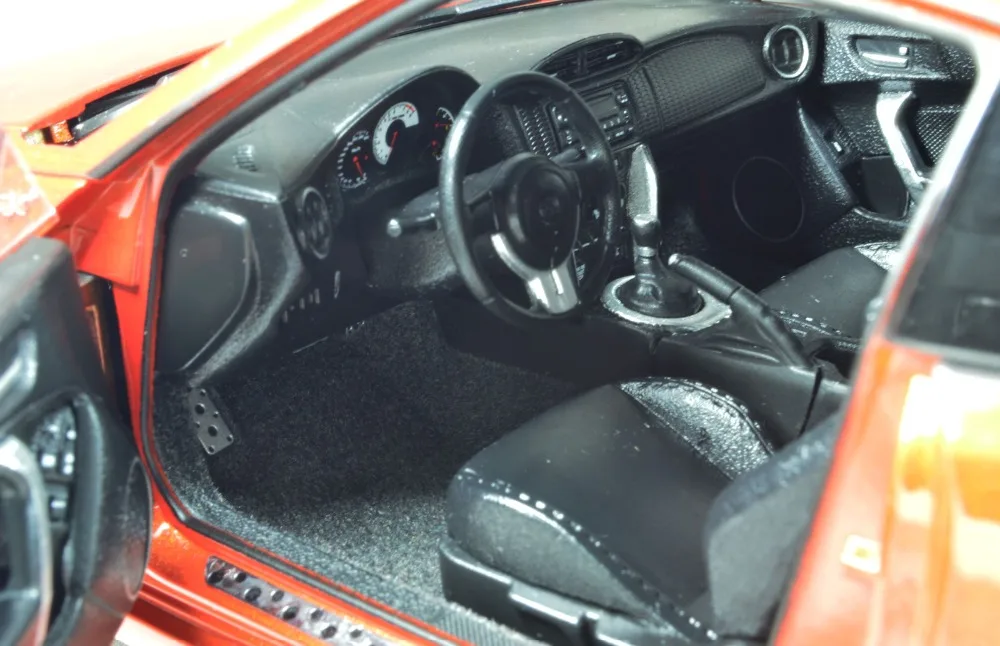 toyota_GT86_2013_orange_013