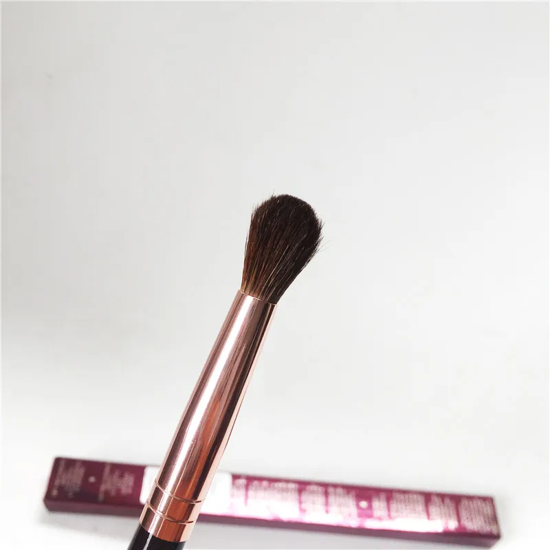 Charlotte Tilbury Eye Blender Brush _ 3