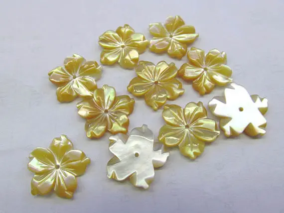 

Top quality 50pcs 10 12 15 17 20mm Genuine MOP Shell ,Pearl Shell filigree florial flower Carved yellow white black micharmed be