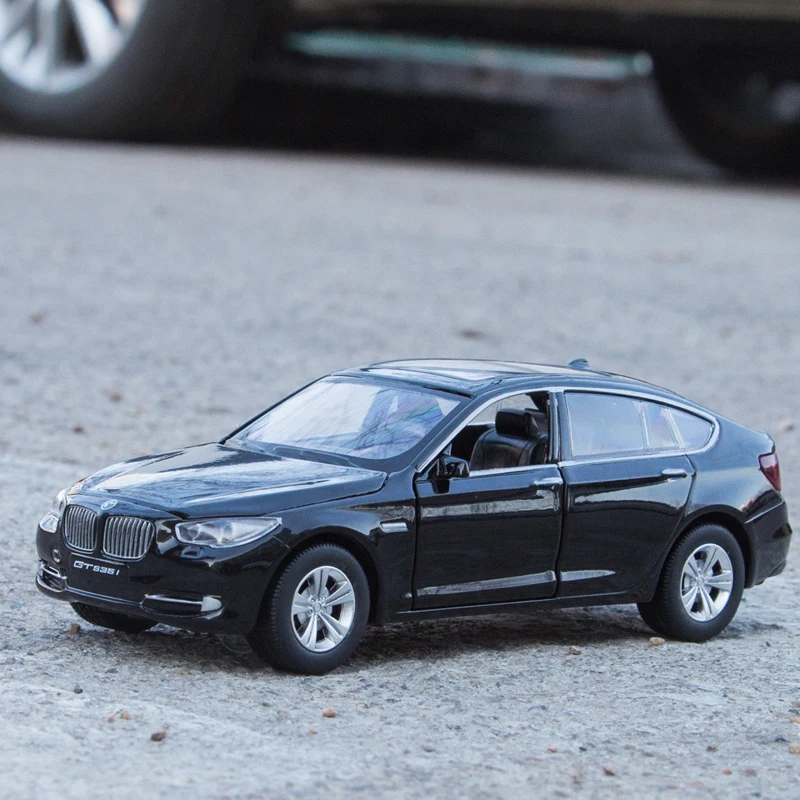 

1:32 Die Cast Model Cars Electric Flashing Pull back scale automobile Alloy Vehicle gld3 Children Toys GT 535I Super Sports Car