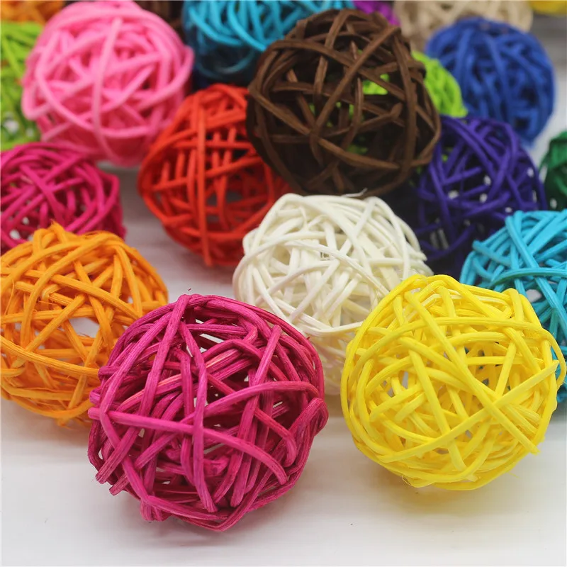 

20pcs/lot 3cm White and Coffee Photography Photo Props Accessories 3cm Small Sepak Takraw Ball Round Rattan Ball Decoration