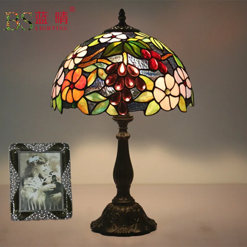 

Europe Style Retro Creative Luxury Table Lamps Flower Pattern Stained Glass Lampshade Table Lamps Zinc Alloy Table Lamps In Room