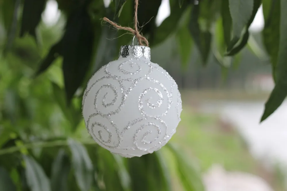 Распродажа от производителя! Матовые Белые стеклянные шары, рождественские украшения с серебряными линиями, рождественские вечерние Подвески Dia8cm