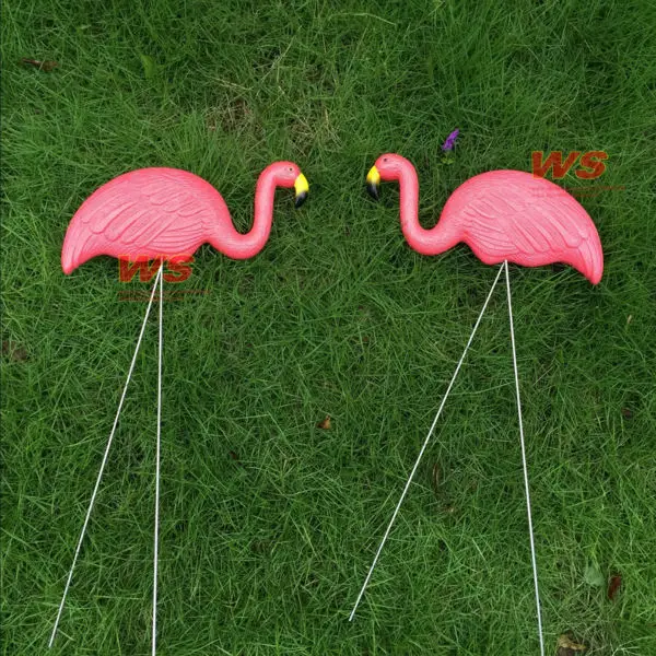 1 Pair Red Lawn Flamingo Figurine Plastic Party Grassland Garden Ornaments Decor (4)