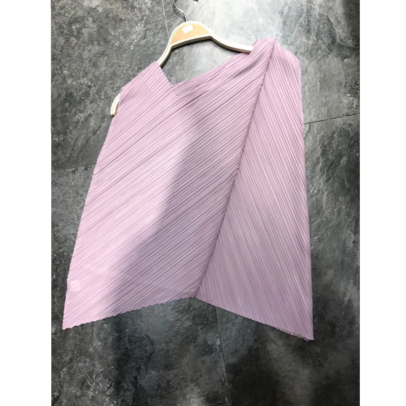 Changpleat летние женские футболки топы Miyak плиссированные модные необычные футболки с v-образным вырезом без рукавов тонкая женская футболка Tide