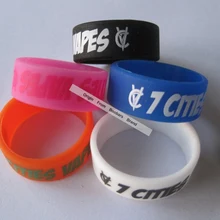 Лидер продаж логотип текст слова debossed продвижение резиновое Силиконовое Кольцо большого пальца, подарок Силиконовое кольцо