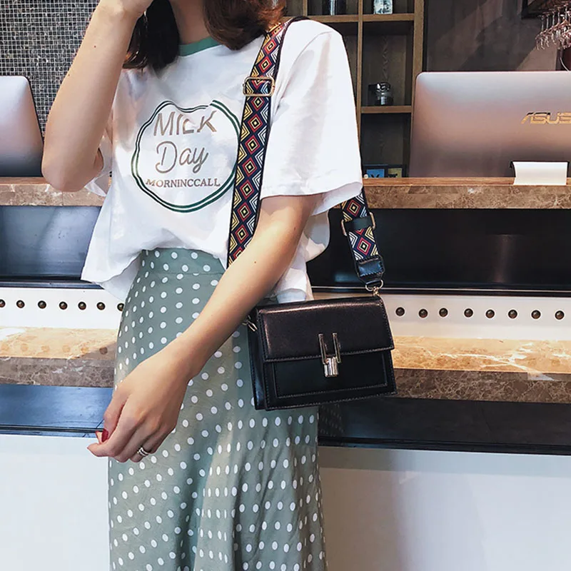New Women Fashion Width Shoulder Bags INS Popular Female Exquisite Solid Handbag Mini Flap Lady Travel Chains Crossbody SS3474 (15)