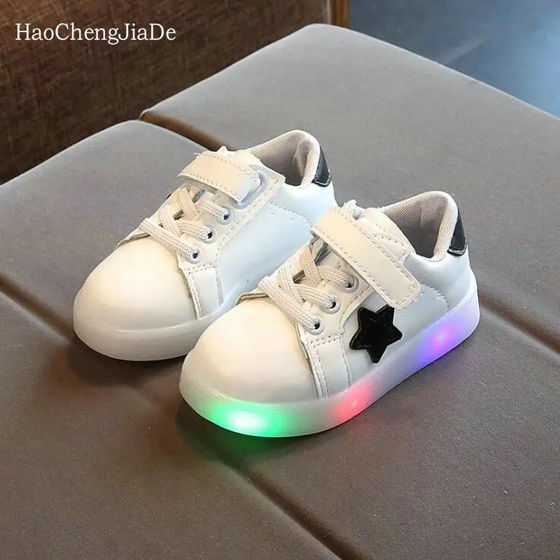 2018 новые детские светящиеся Спортивная обувь Обувь Демисезонный Сапун Повседневная детская обувь светодиодные Спорт с легким для