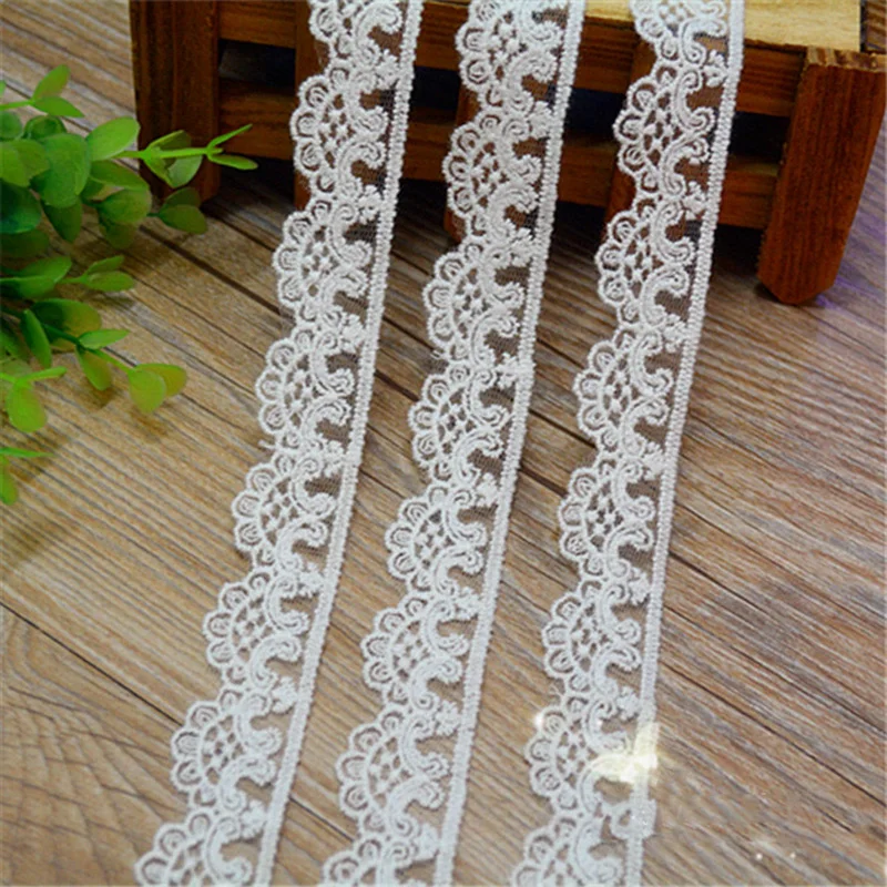 Vintage 1/2 White Lace Sold By The Yard Made In The USA Decorative Sewing Trim Scalloped Venice Chantilly Guipure Bobbin Applique Raschel