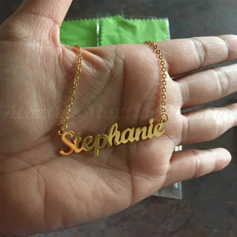 Atoztide – Collier avec Nom Personnalisé, en Acier Inoxydable, Ras du Cou avec Lettres en Or, Pendentif Cadeau