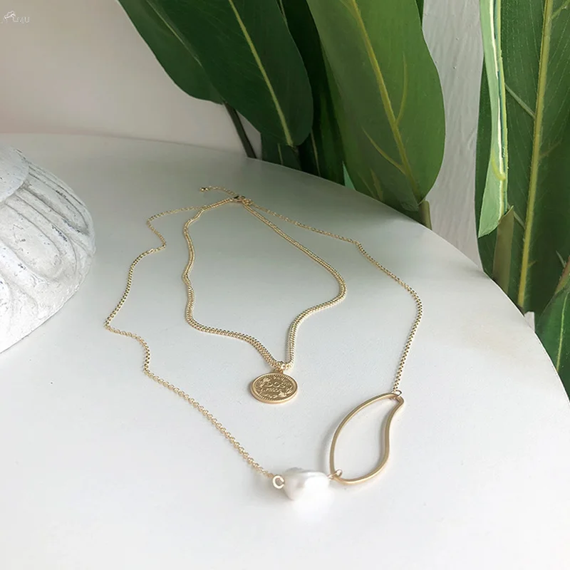 

AOMU Korea Metal Coin Portrait Pendant Necklace Geometric Irregular Necklace Double Layer Necklace Clavicle Chain Jewelry