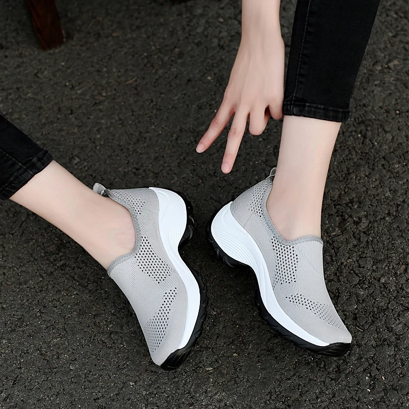 LUONTNOR/Женская обувь для бега, увеличивающая рост; Новинка года; летние спортивные кроссовки; Женская прогулочная обувь из сетчатого материала размера плюс 42; Zapatillas