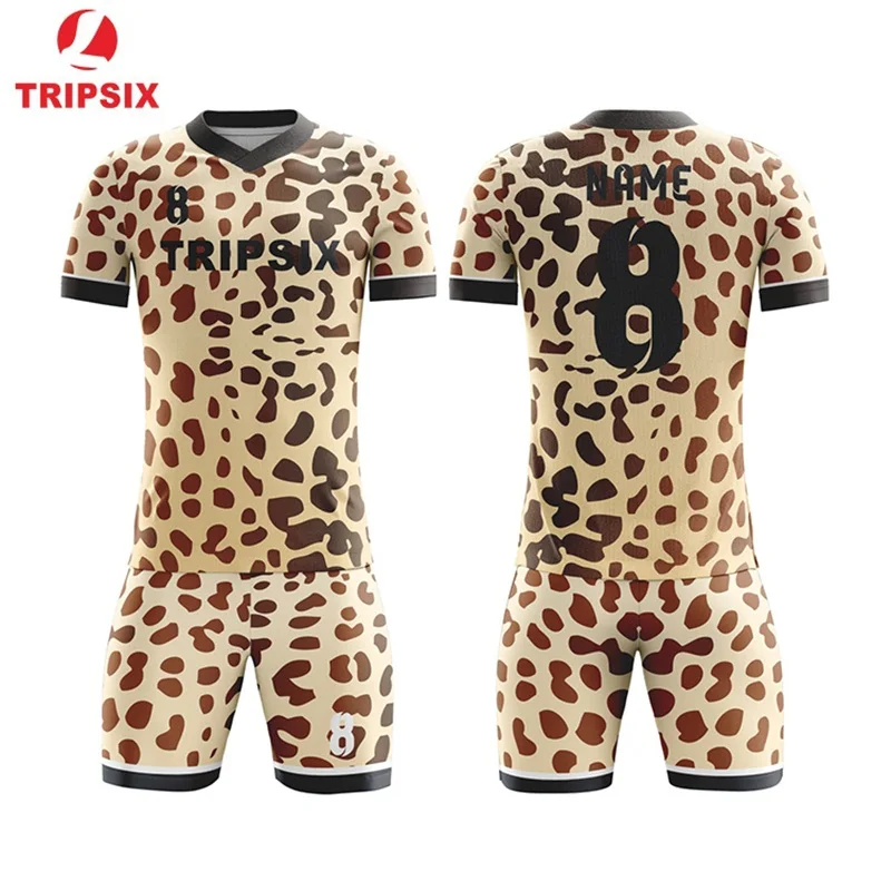 Футболка с леопардовым принтом. Животный принт паттерн. Леопардовая форма. Леопардовые вещи. Леопардовая футболка мужская.