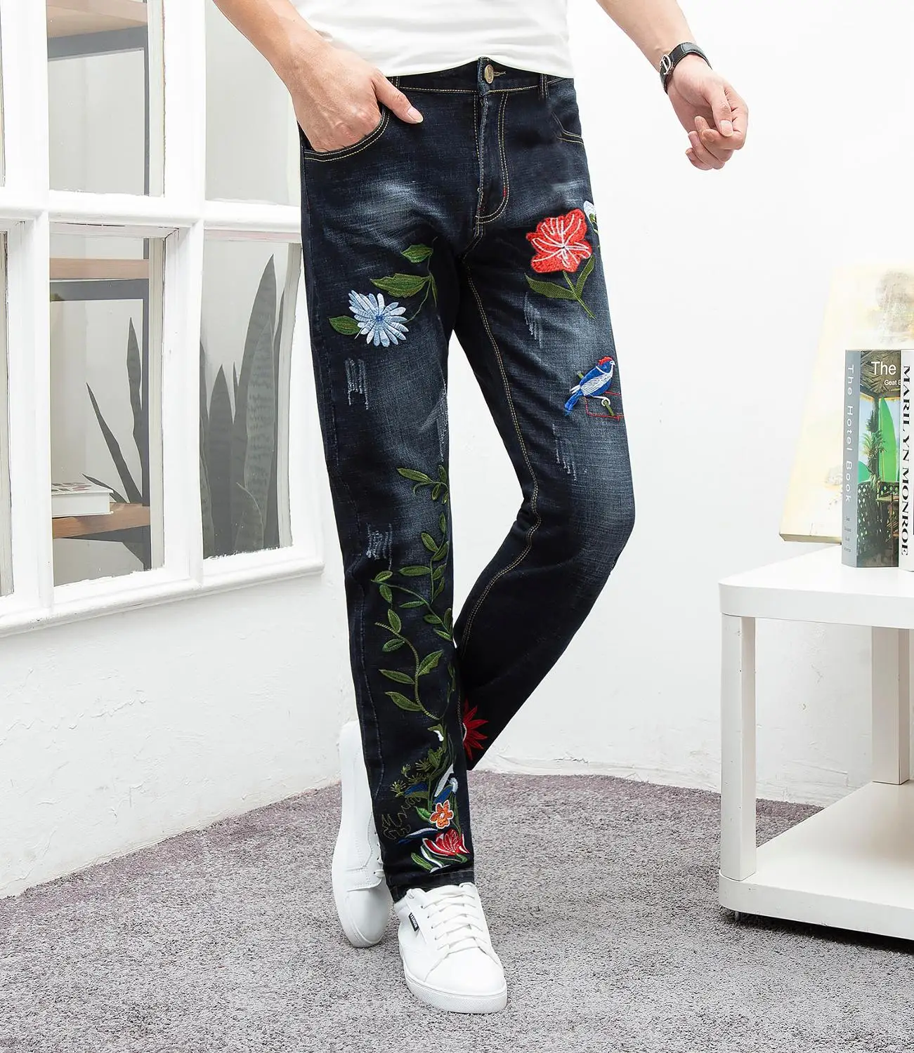

2019 Straight jeans men cotton fashion casual 3d floral embroidery blue ripped distressed homme denim trousers plus size 29-38