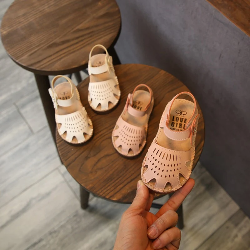 Детские сандалии для маленьких девочек; элегантная открытая мягкая подошва; обувь для принцессы сандалии с цветочным рисунком; сандалии